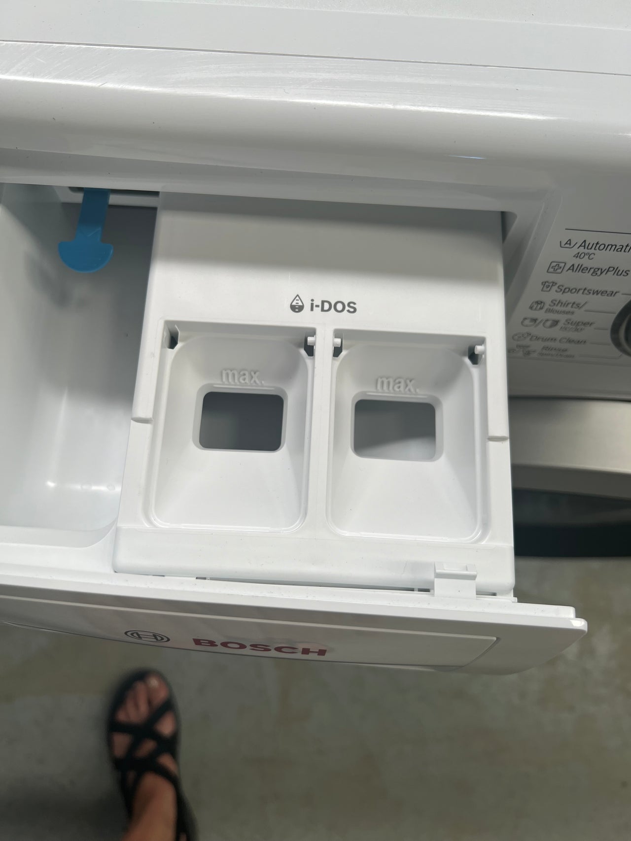 Transportation damaged Bosch Series 6 washing machine, front loader 8