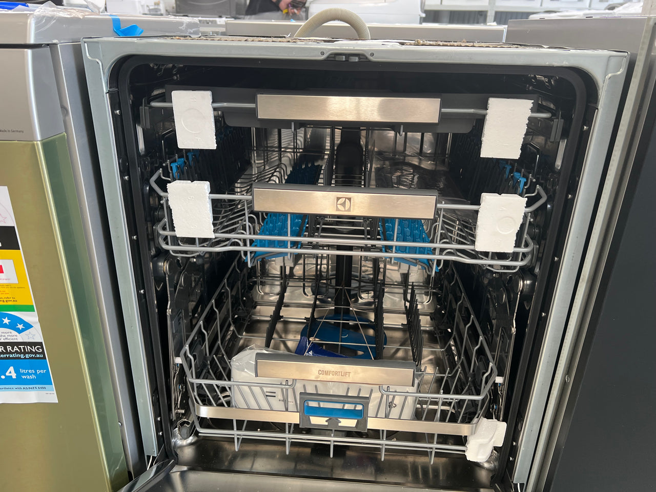 Transportation damaged Electrolux ESF8735ROX ComfortLift Under Bench Dishwasher - Second Hand Appliances Geebung