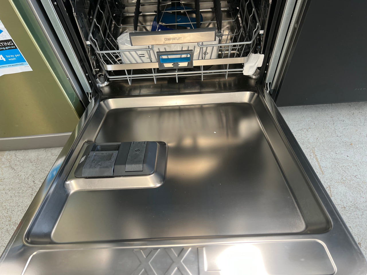 Transportation damaged Electrolux ESF8735ROX ComfortLift Under Bench Dishwasher - Second Hand Appliances Geebung