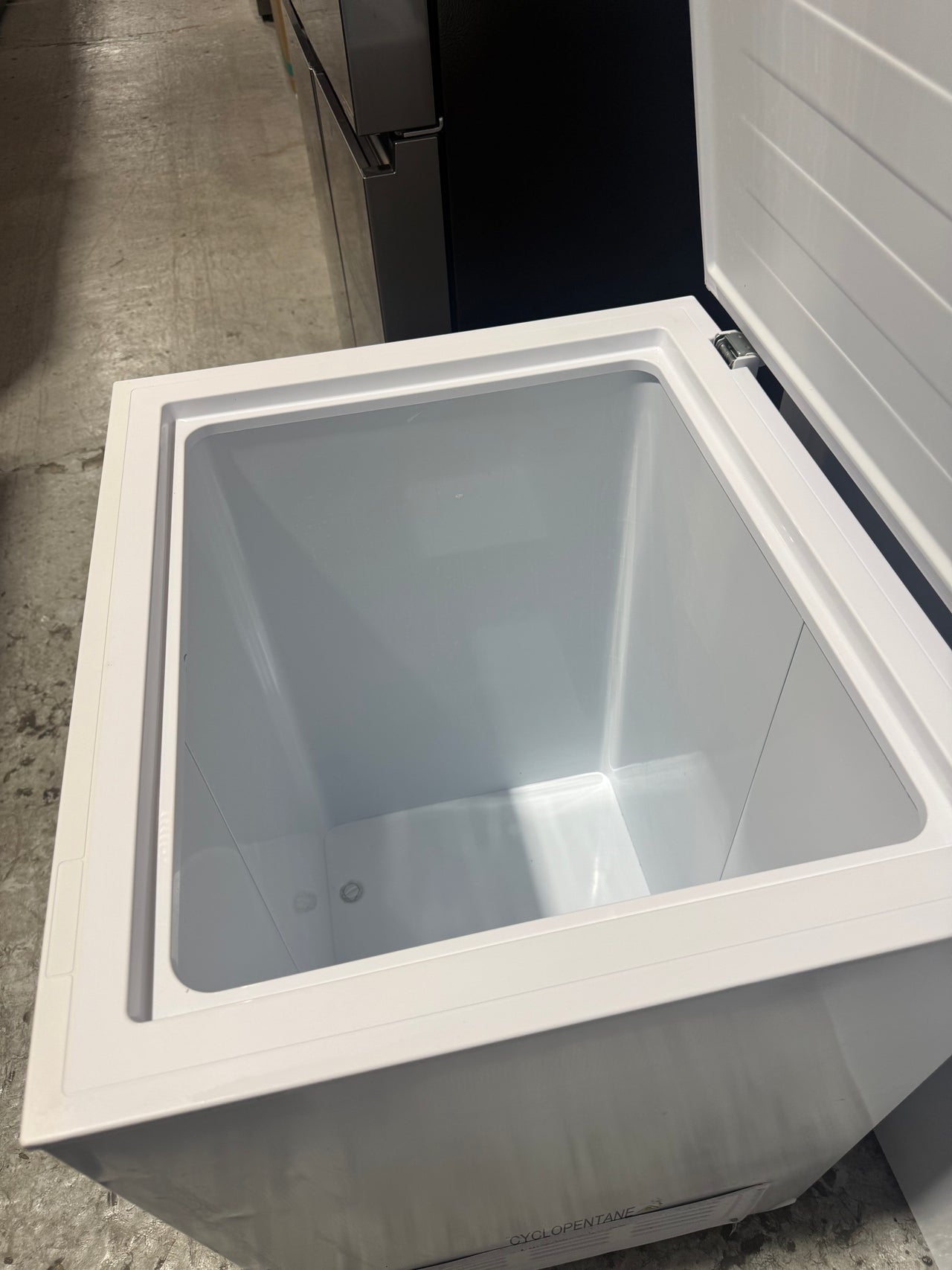 Factory second Hisense 145L Hybrid Chest Freezer HRCF146
