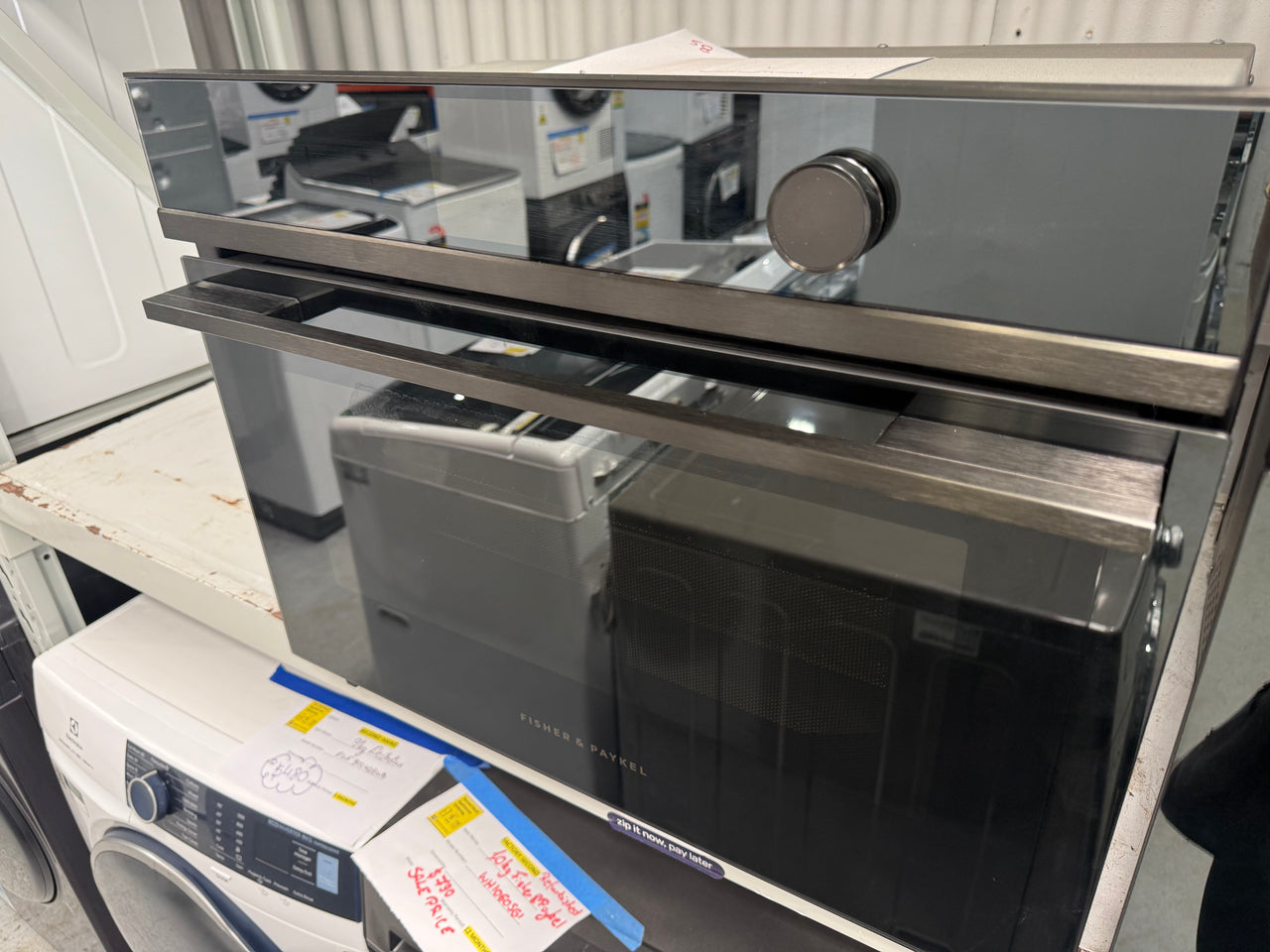 Factory second Fisher&Paykel OM60NDTDB1 60 cm Series 9 Compact Combi‑Microwave Oven