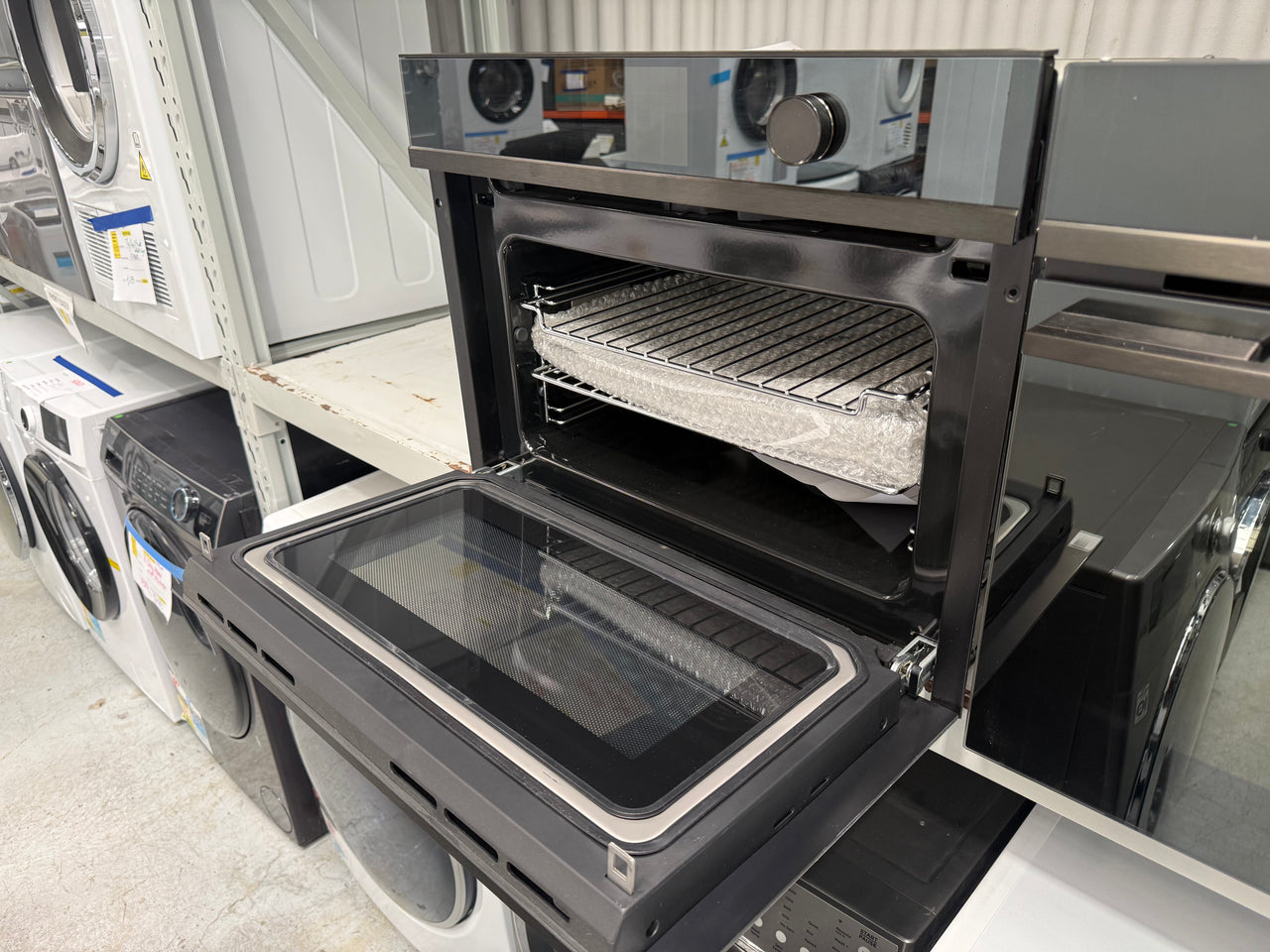 Factory second Fisher&Paykel OM60NDTDB1 60 cm Series 9 Compact Combi‑Microwave Oven