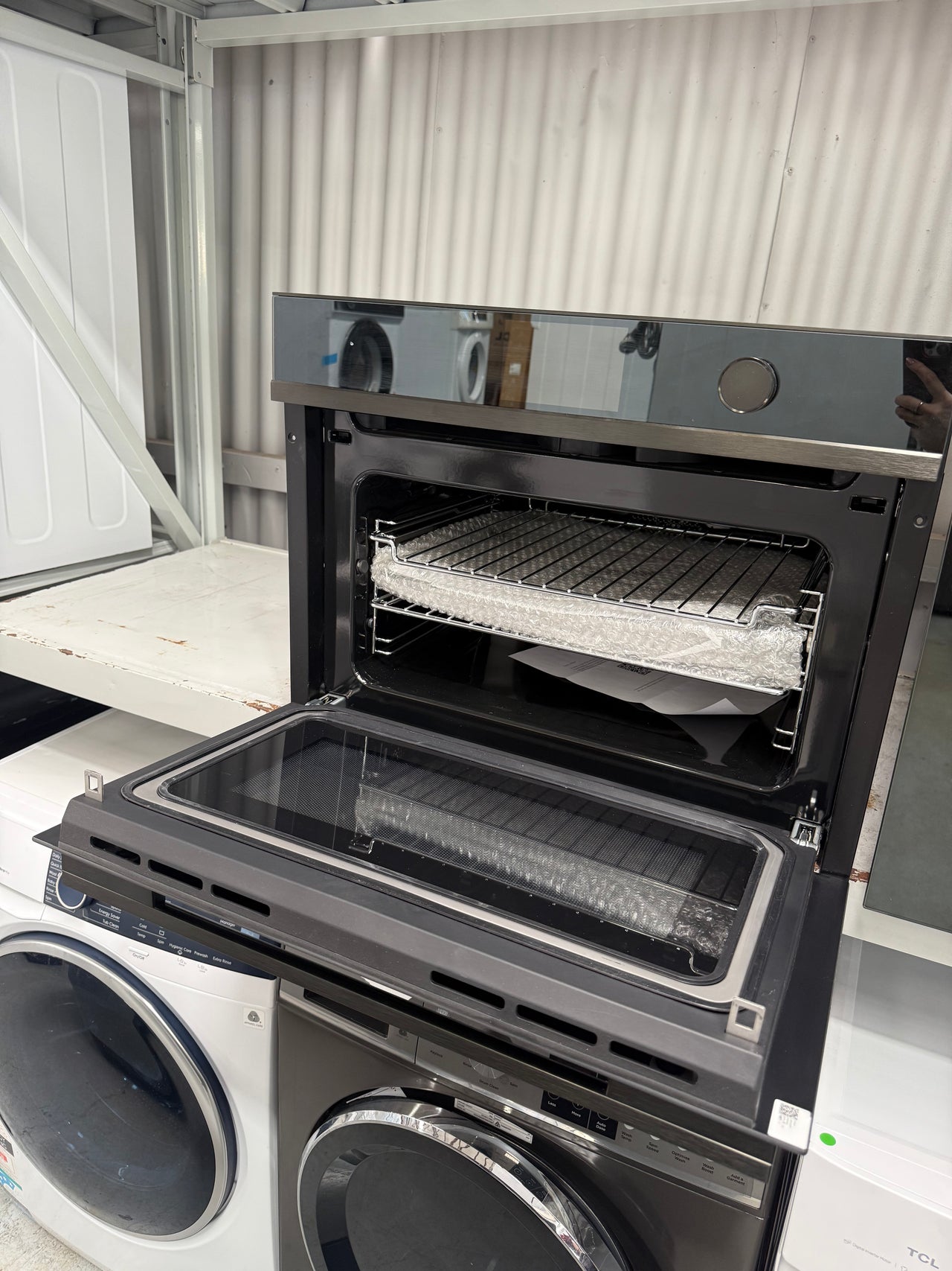 Factory second Fisher&Paykel OM60NDTDB1 60 cm Series 9 Compact Combi‑Microwave Oven