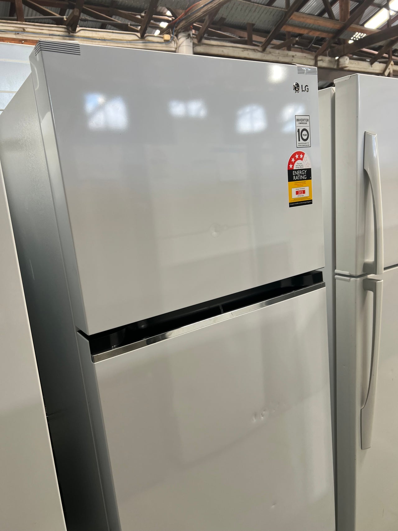 Transportation damage LG 375L TOP MOUNT FRIDGE WHITE GT-5W - Second Hand Appliances Geebung