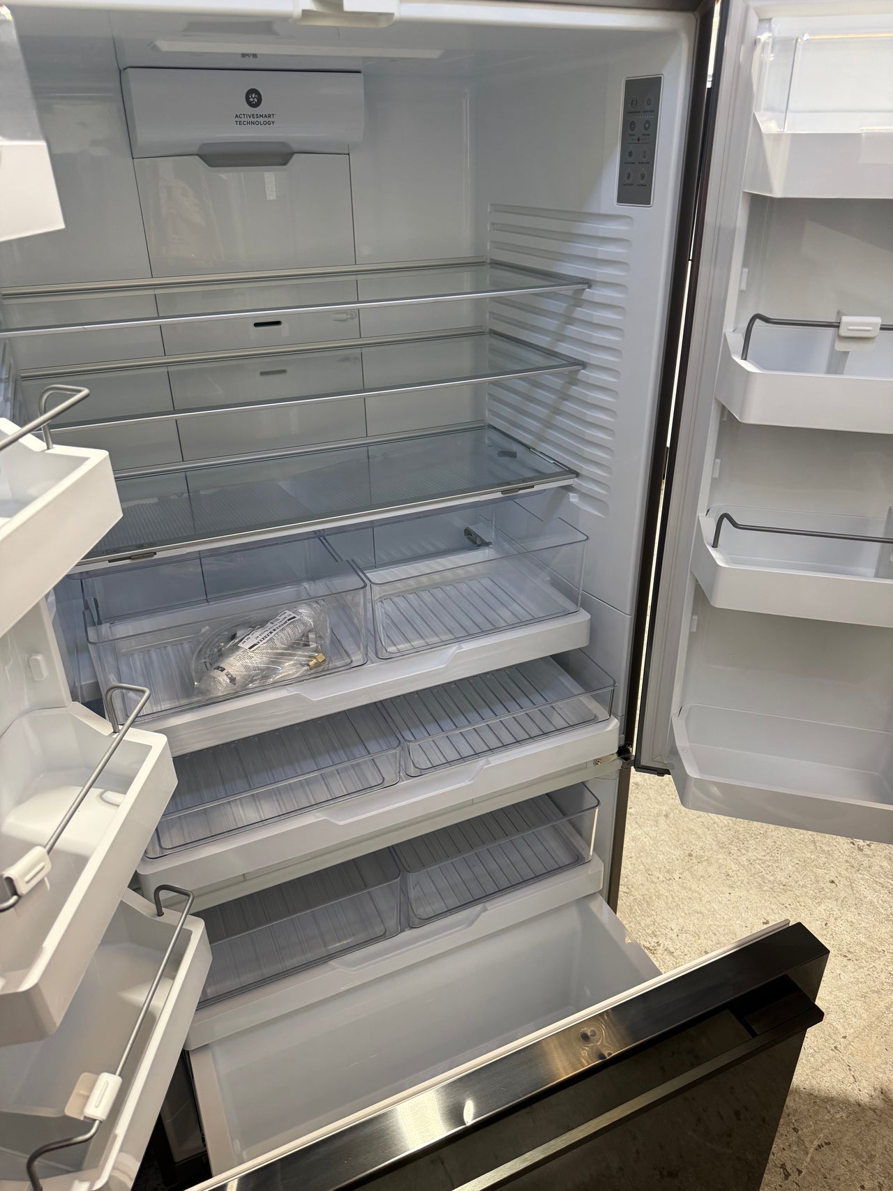 Factory second 569l Fisher&Paykel French Door Fridge Model: RF610ADUB5