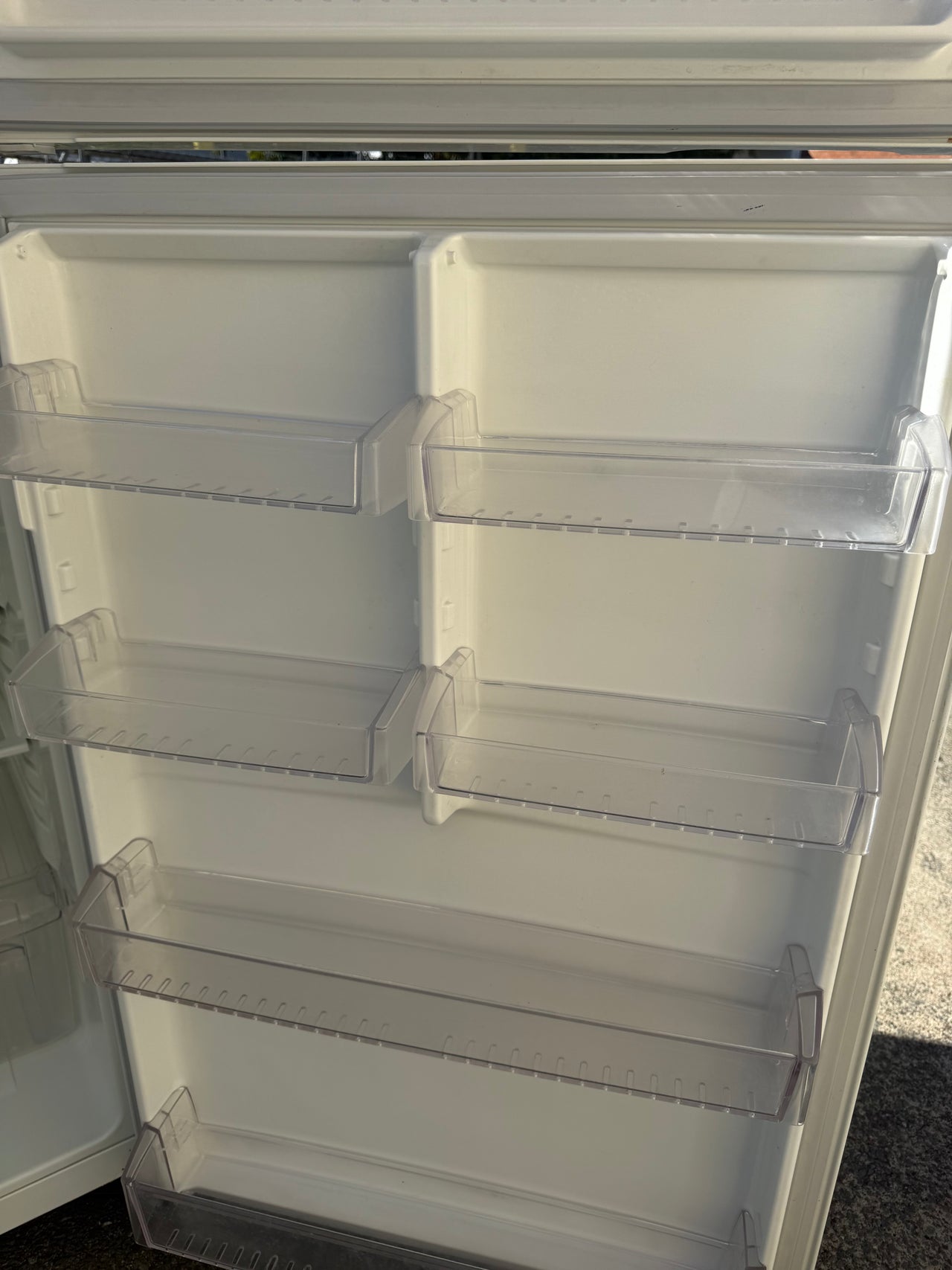 Second hand Kelvinator KTM5200WB 520-liter top-mount refrigerator