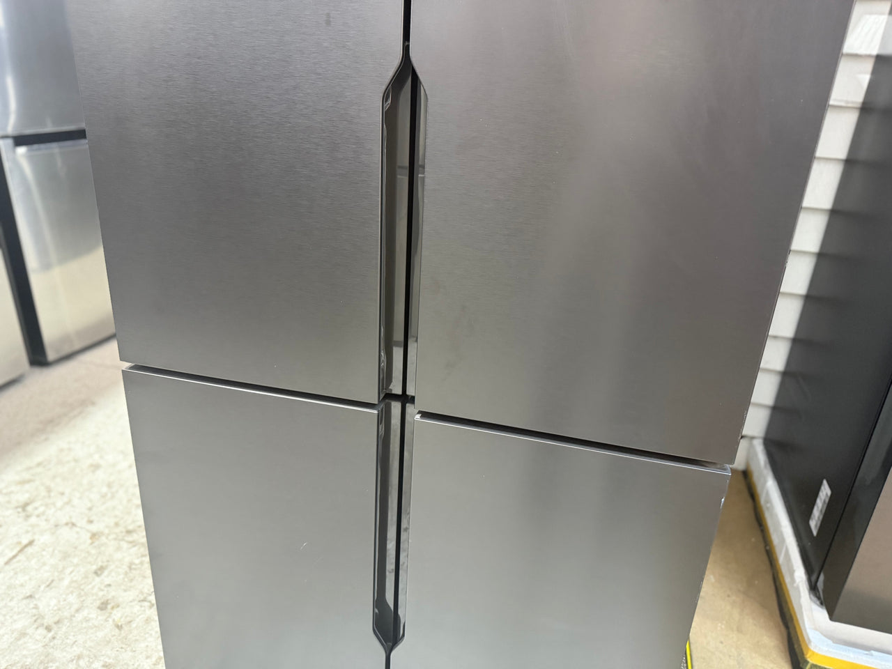 Factory second Westinghouse 564L French Quad Door Refrigerator – Matte Charcoal Black WQE5600BA