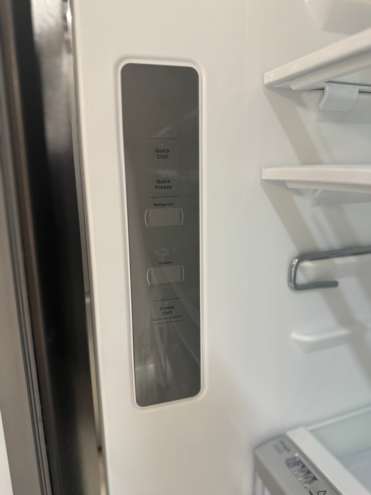 Factory second Westinghouse 564L French Quad Door Refrigerator – Matte Charcoal Black WQE5600BA