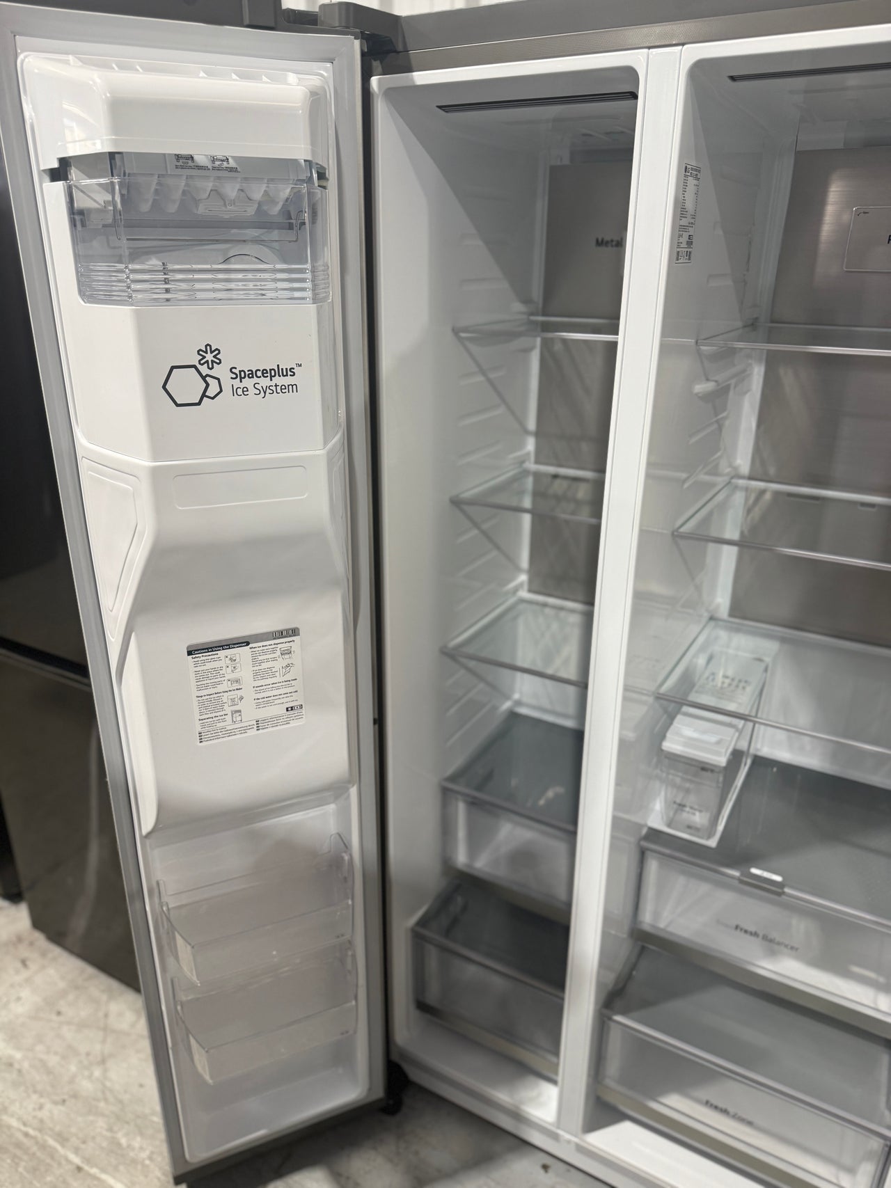 Factory second LG GS-N600PL 635 L Side-by-Side Refrigerator – Non-Plumbed Ice & Water, Stainless Steel Finish