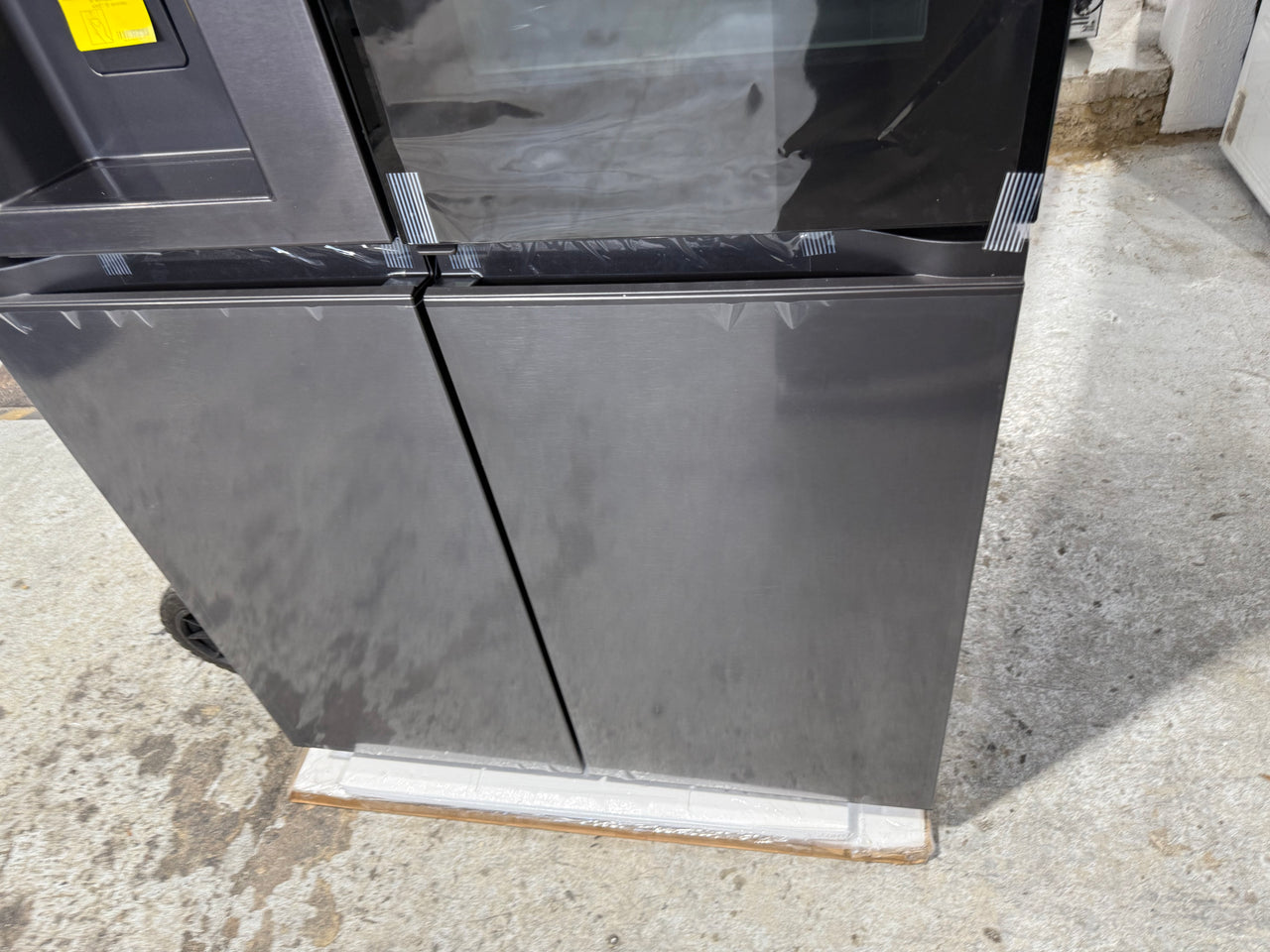 Transportation damaged LG GF-V900MBLC 847-liter French Door refrigerator