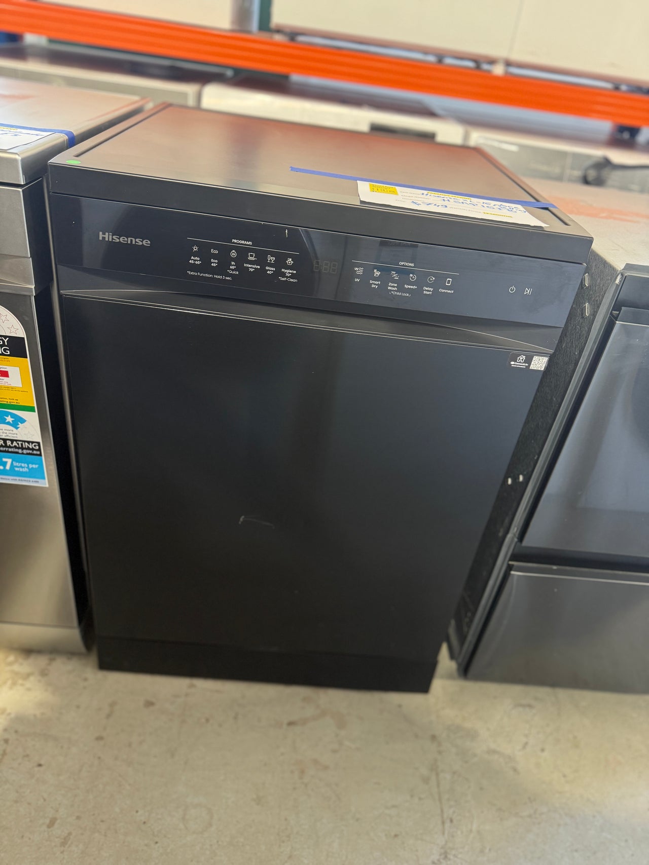 Factory second Hisense HSAP16FB 16-Place Freestanding Dishwasher – Black Steel