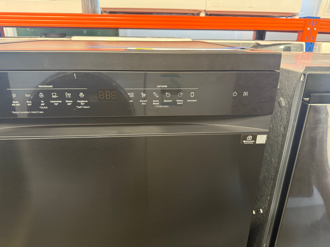 Factory second Hisense HSAP16FB 16-Place Freestanding Dishwasher – Black Steel