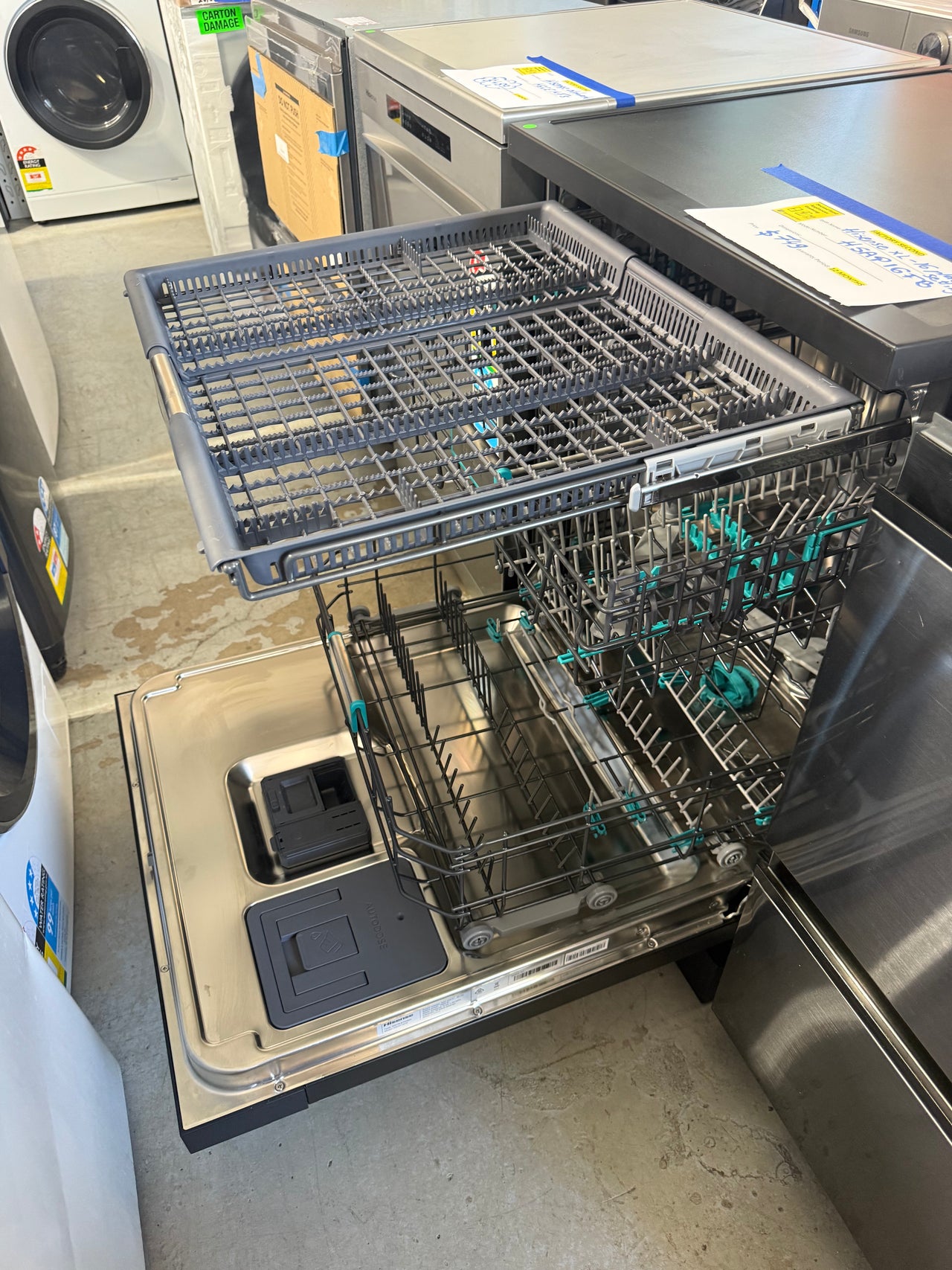 Factory second Hisense HSAP16FB 16-Place Freestanding Dishwasher – Black Steel