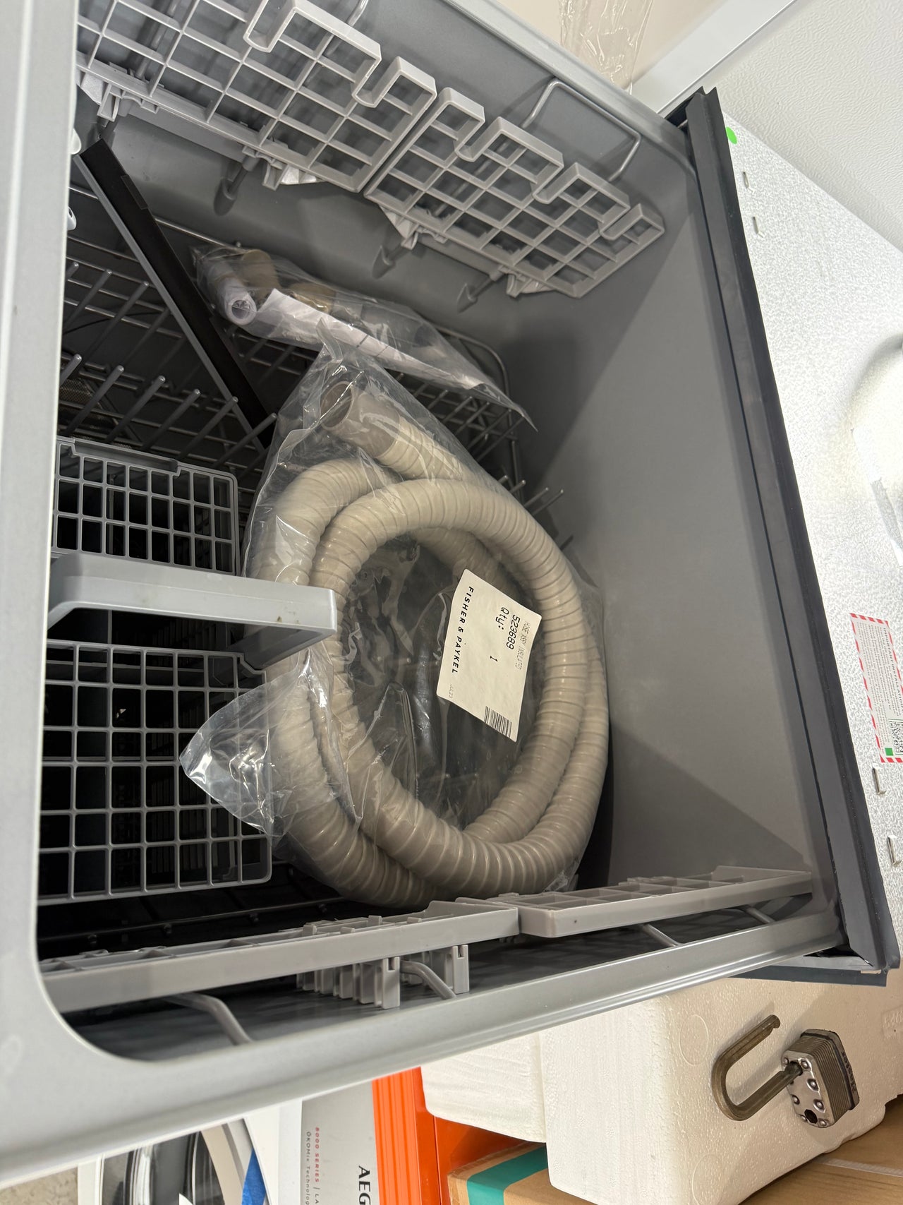 Factory second Fisher & Paykel 60cm Series 9 Single DishDrawer™ Dishwasher – Fully Integrated DD60SI9