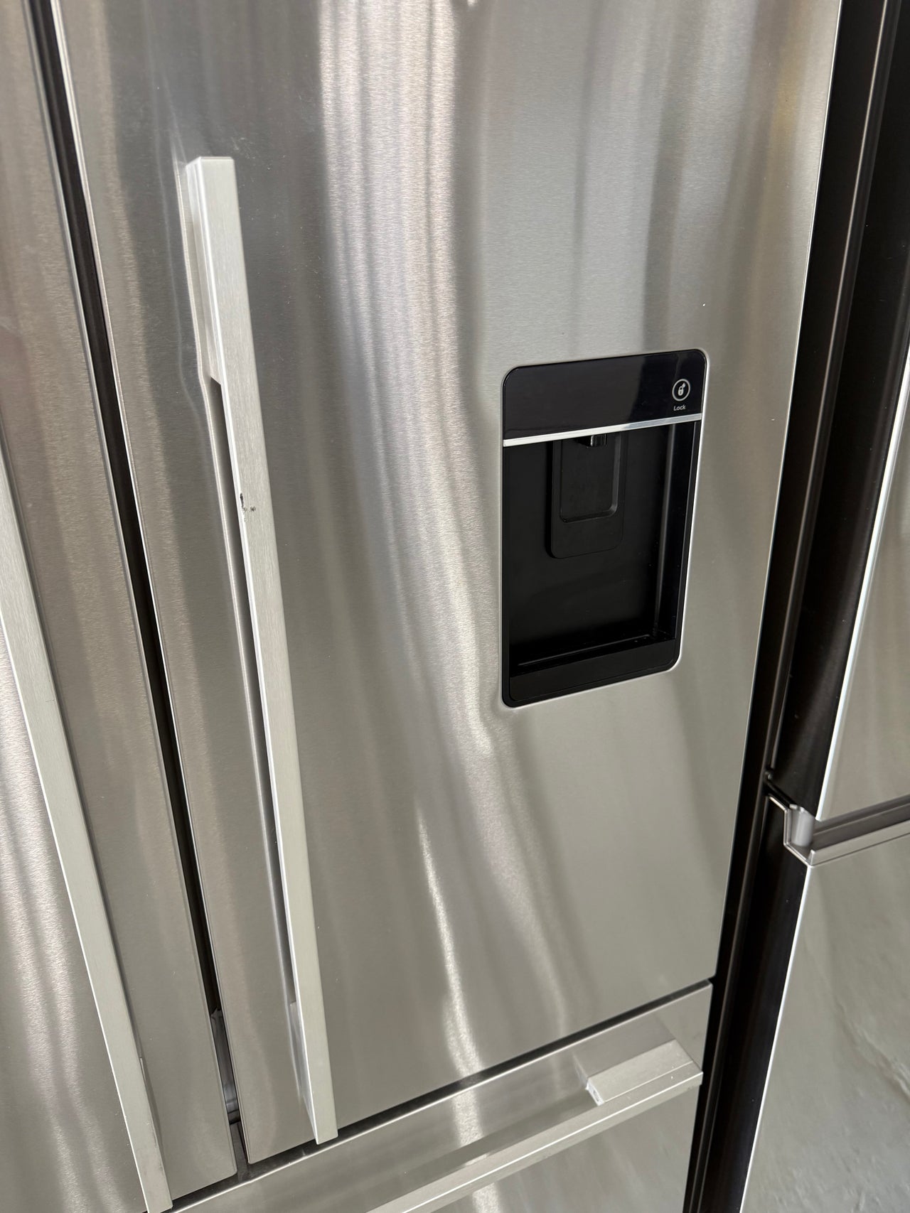 Factory second Fisher & Paykel 569L ActiveSmart French Door Fridge Ice and Water Model: RF610ADUX5