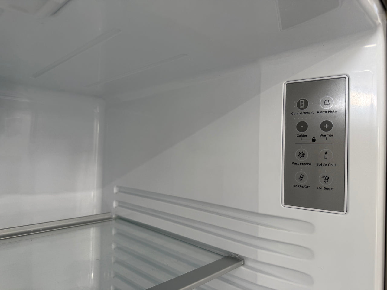 Factory second Fisher & Paykel 569L ActiveSmart French Door Fridge Ice and Water Model: RF610ADUX5