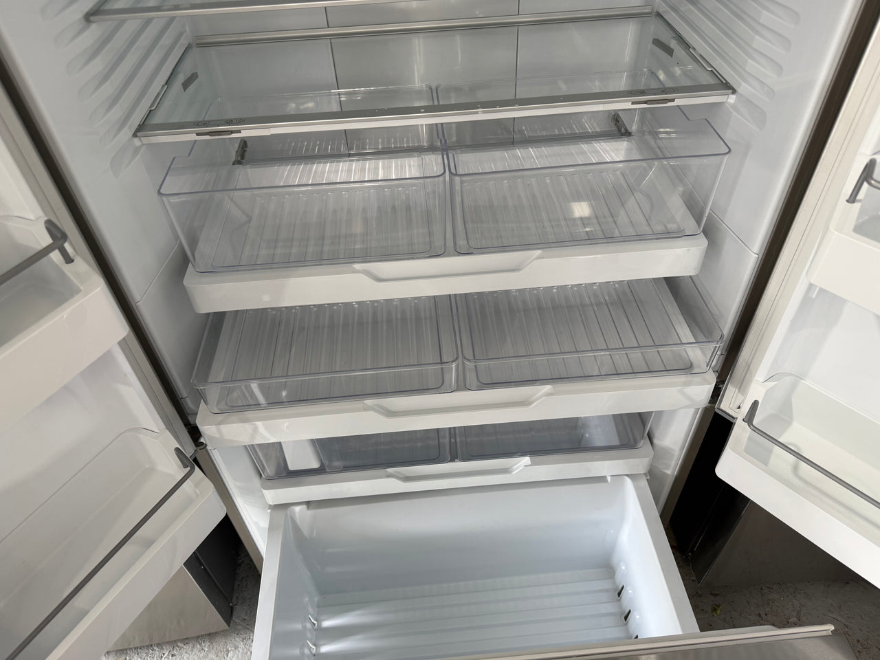Factory second Fisher & Paykel 569L ActiveSmart French Door Fridge Ice and Water Model: RF610ADUX5