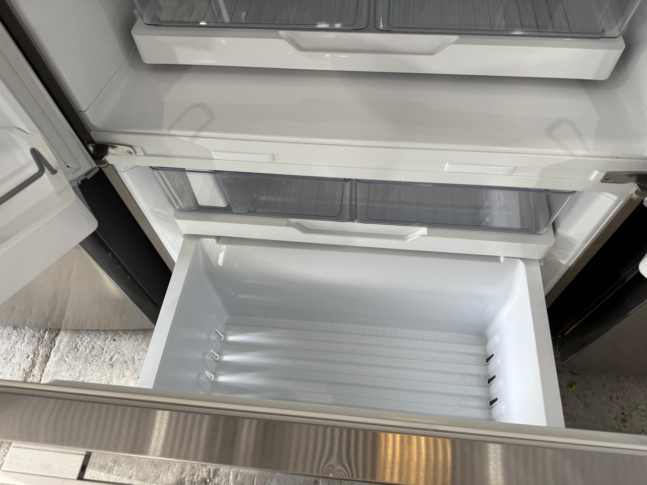 Factory second Fisher & Paykel 569L ActiveSmart French Door Fridge Ice and Water Model: RF610ADUX5