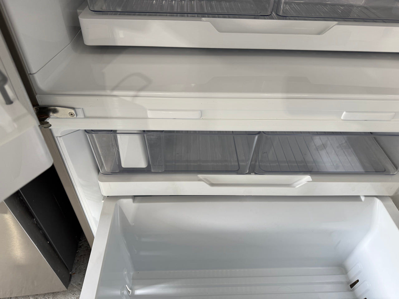 Factory second Fisher & Paykel 569L ActiveSmart French Door Fridge Ice and Water Model: RF610ADUX5