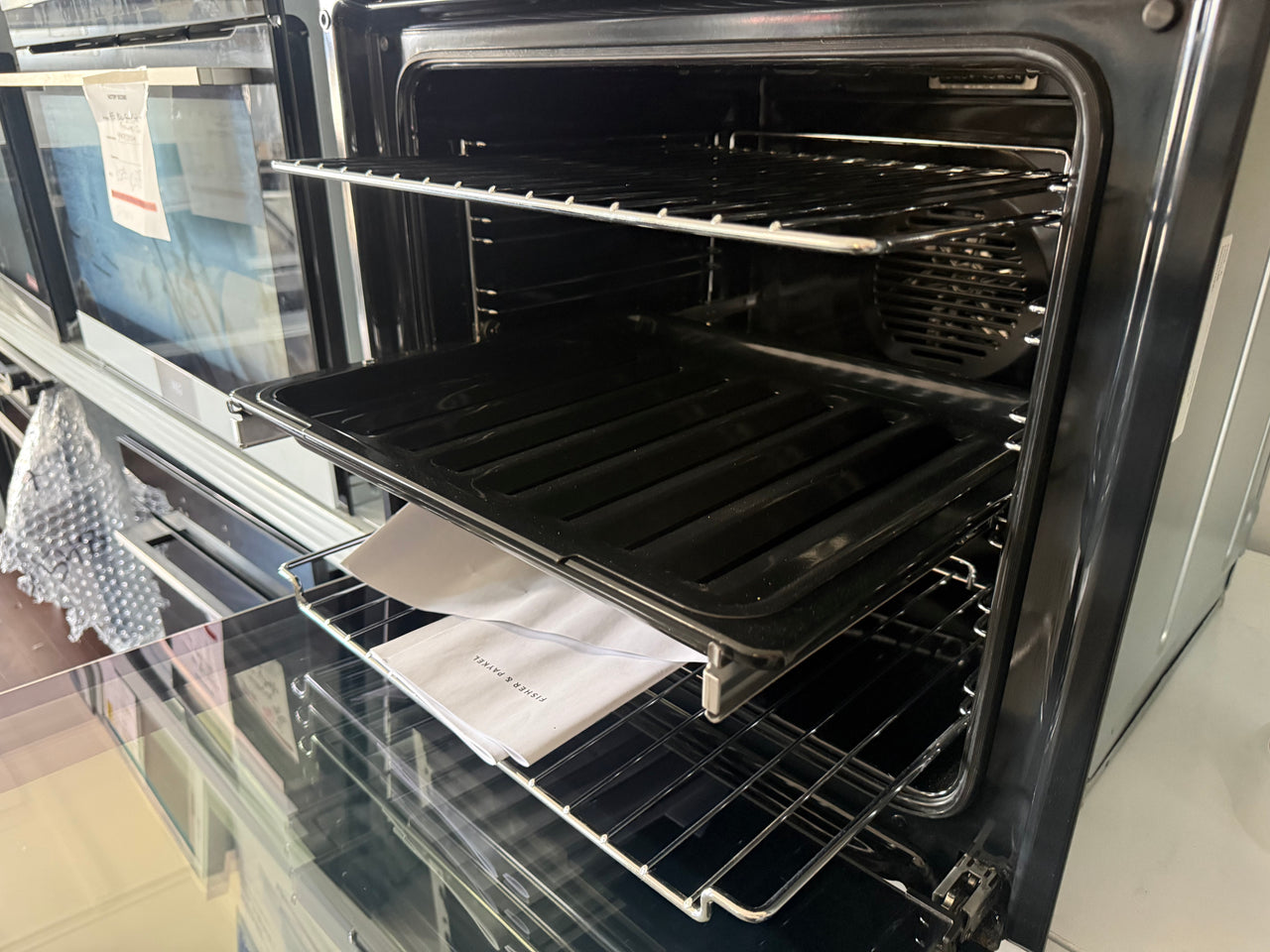 Factory second Fisher & Paykel 60cm Series 5 85L Built-In Oven – OB60SC7CEB1