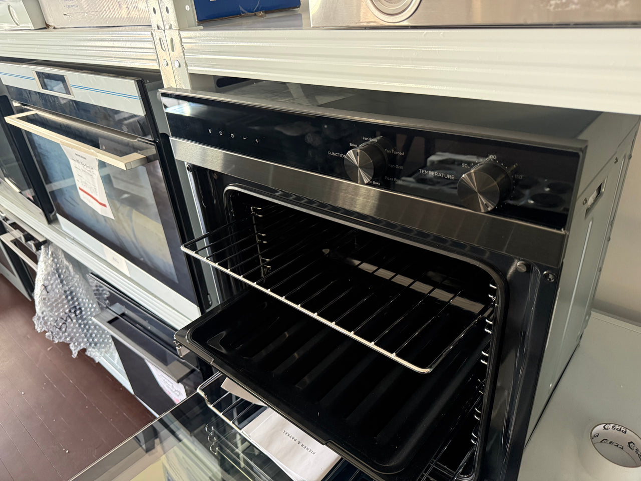 Factory second Fisher & Paykel 60cm Series 5 85L Built-In Oven – OB60SC7CEB1