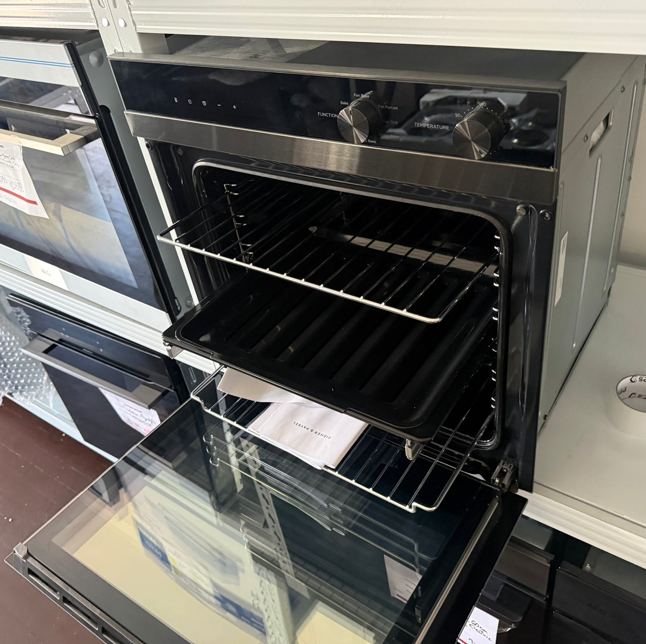 Factory second Fisher & Paykel 60cm Series 5 85L Built-In Oven – OB60SC7CEB1
