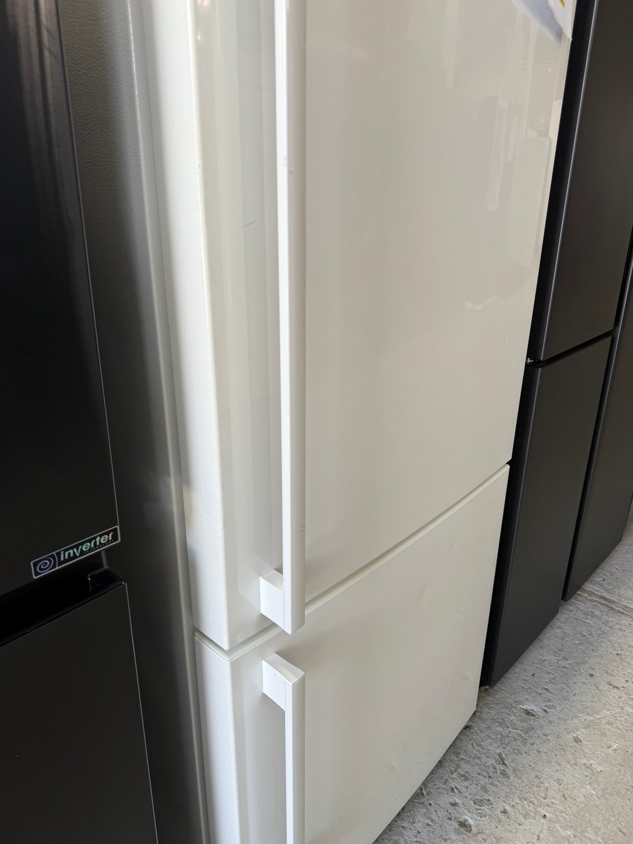 Second hand Samsung SRL457MW 458-liter bottom mount refrigerator