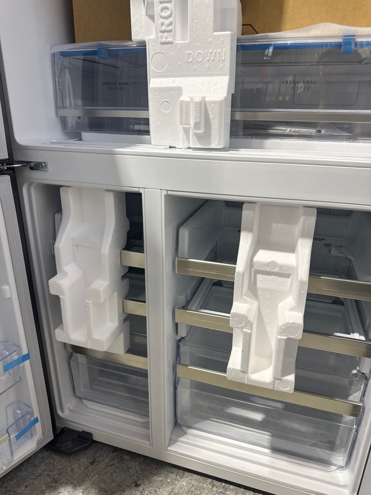Transportation damaged Westinghouse 609L Quad Door Fridge – WQE6170BB