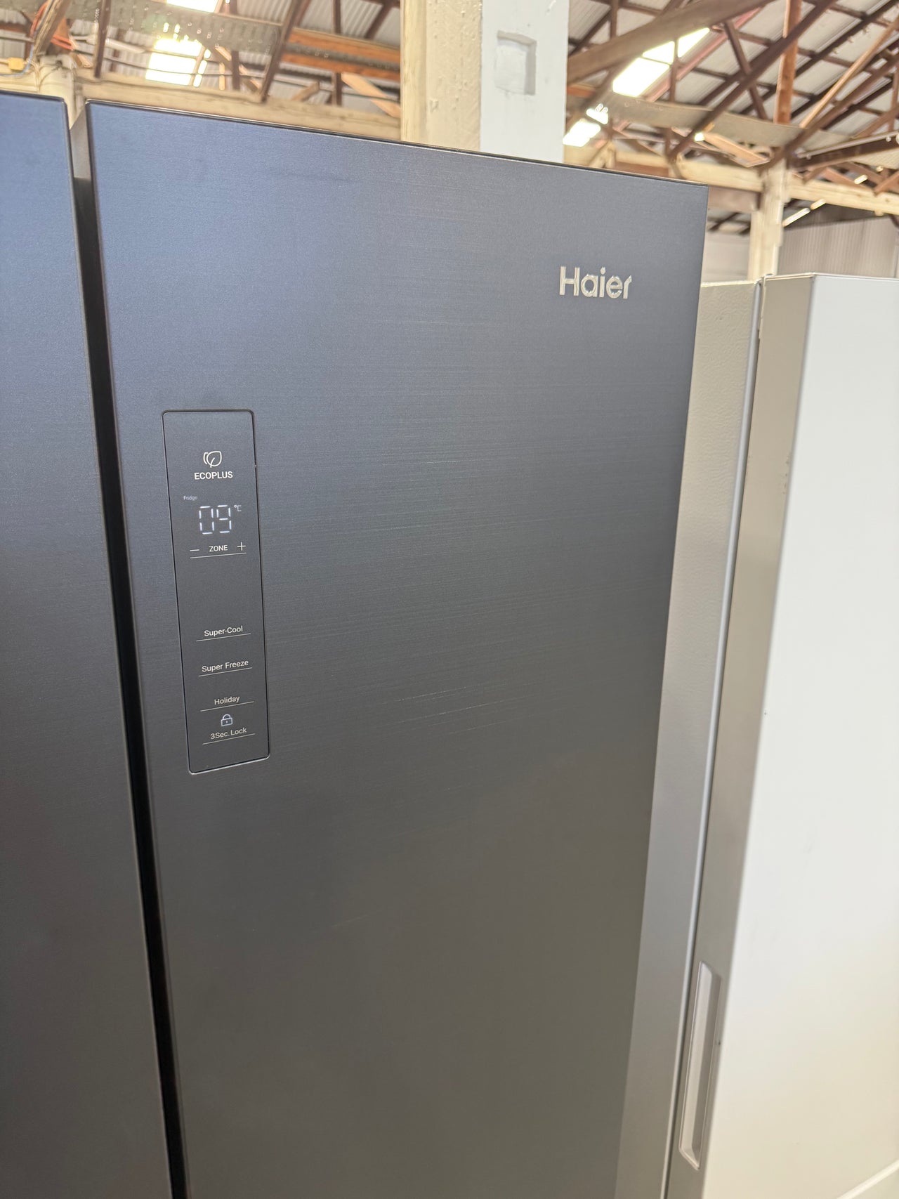 Factory second Haier HRF530YC is a 463-liter quad-door refrigerator