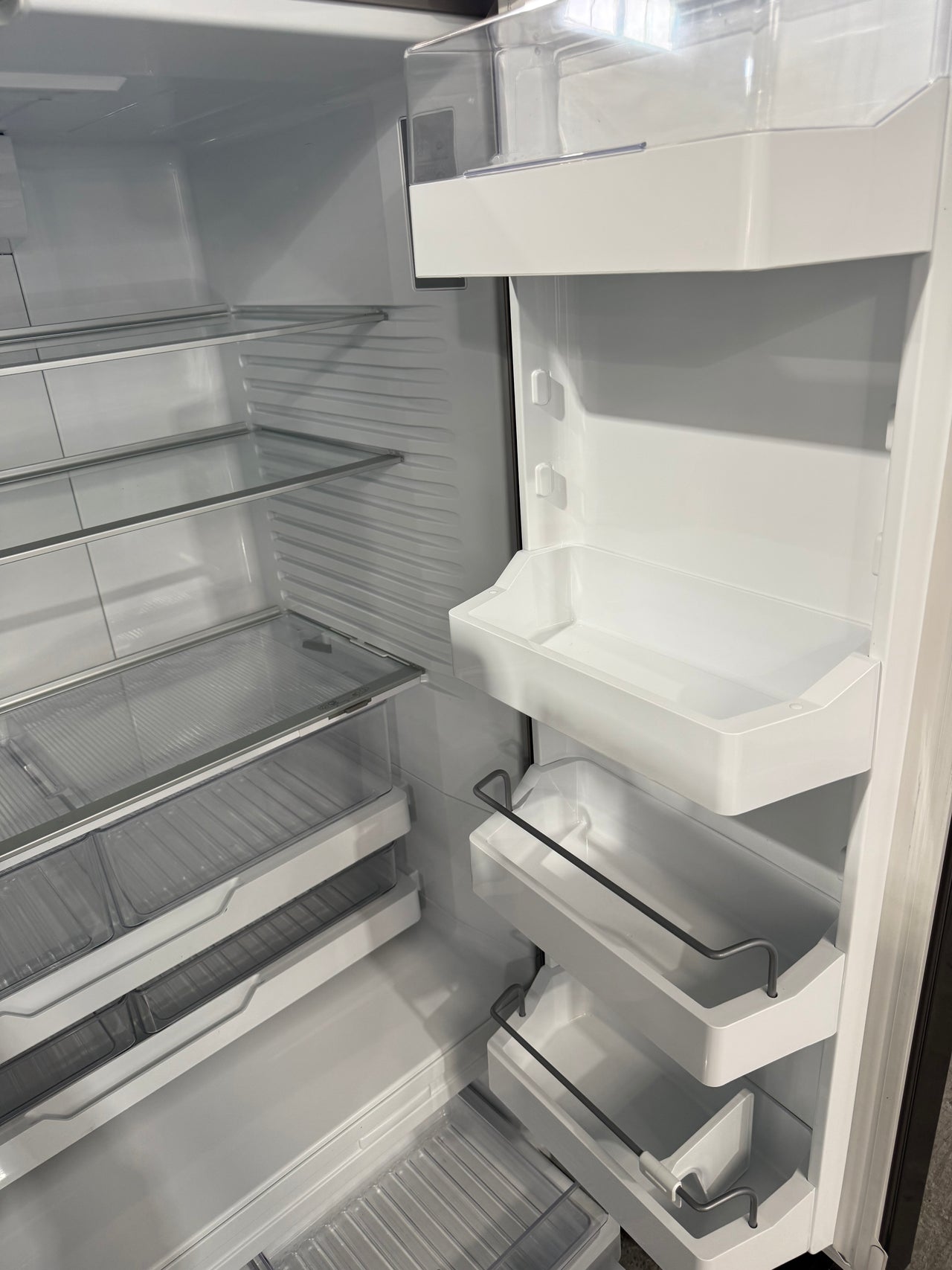 Factory second Fisher &amp; Paykel 569L French Door Refrigerator RF610ANUB5