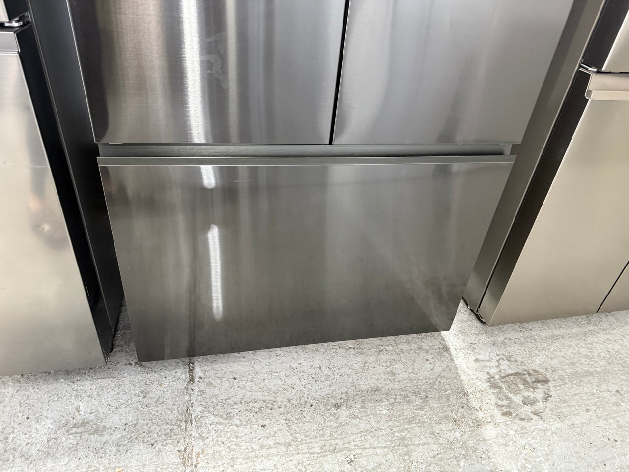 Factory second Fisher &amp; Paykel 569L French Door Refrigerator RF610ANUB5