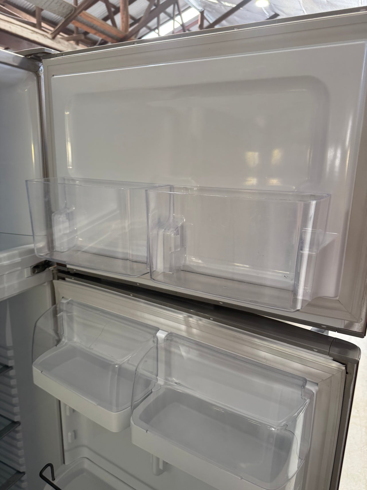 Second hand Fisher & Paykel E411TRX3 is a 411-liter top-mount refrigerator