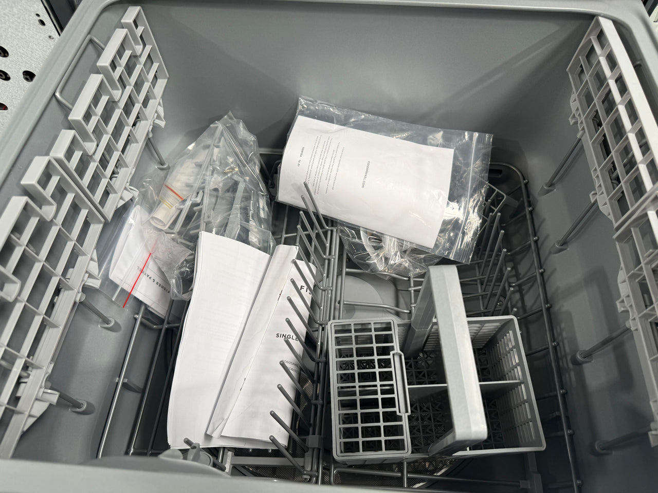 Transportation damaged The Fisher & Paykel DD60SCX9 is a Series 7, Contemporary Single DishDrawer™ Dishwasher