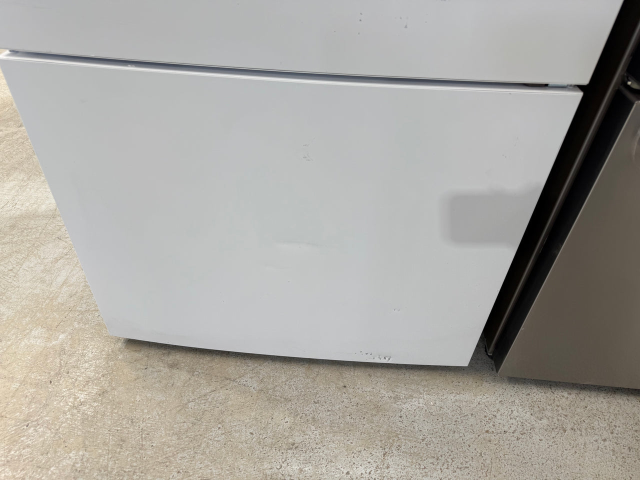 Factory second Haier 498L Bottom Mount Frost Free Fridge HRF520BW