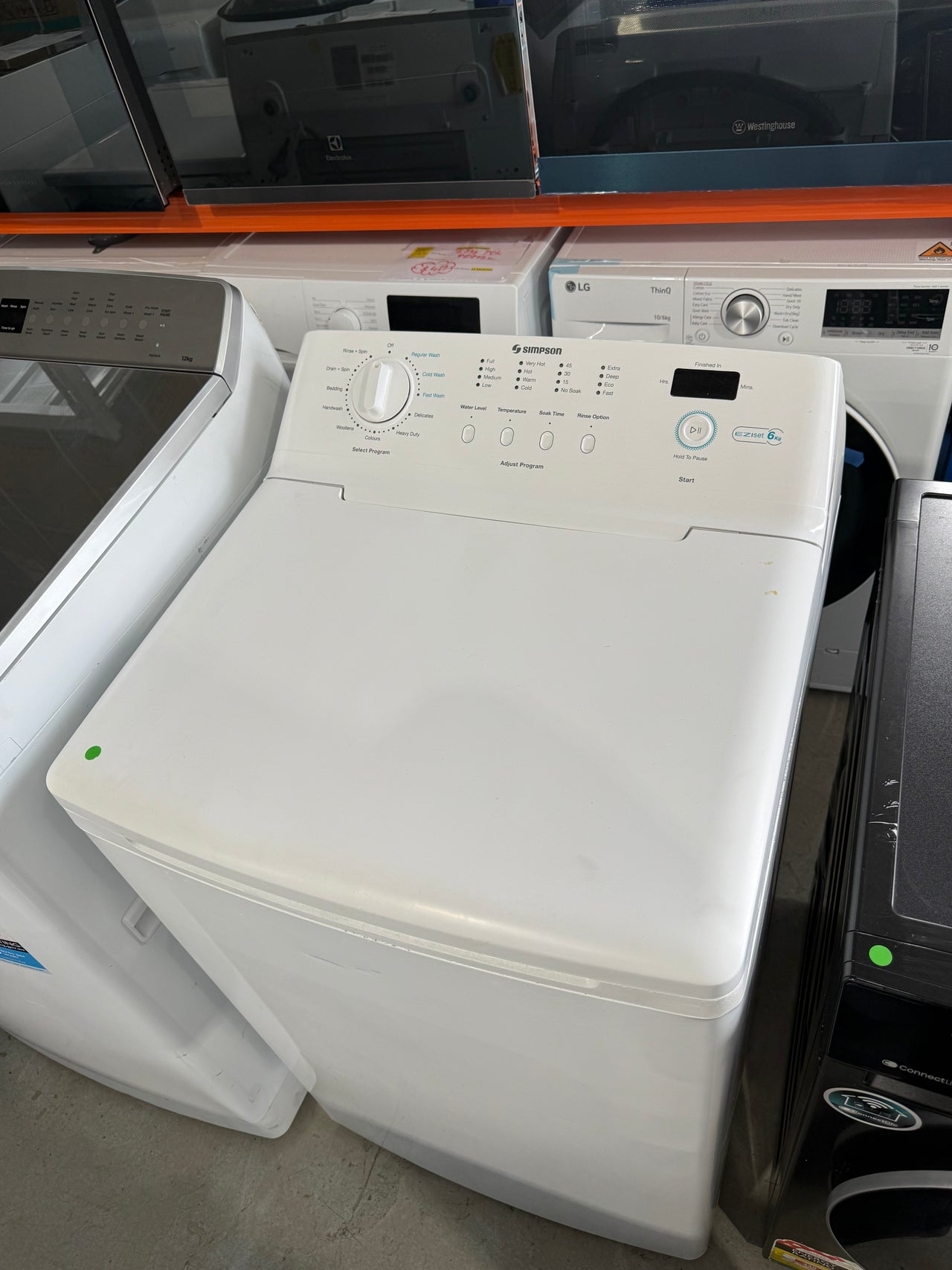 Second hand Simpson 6kg Top Load Washing Machine – White SWT6042