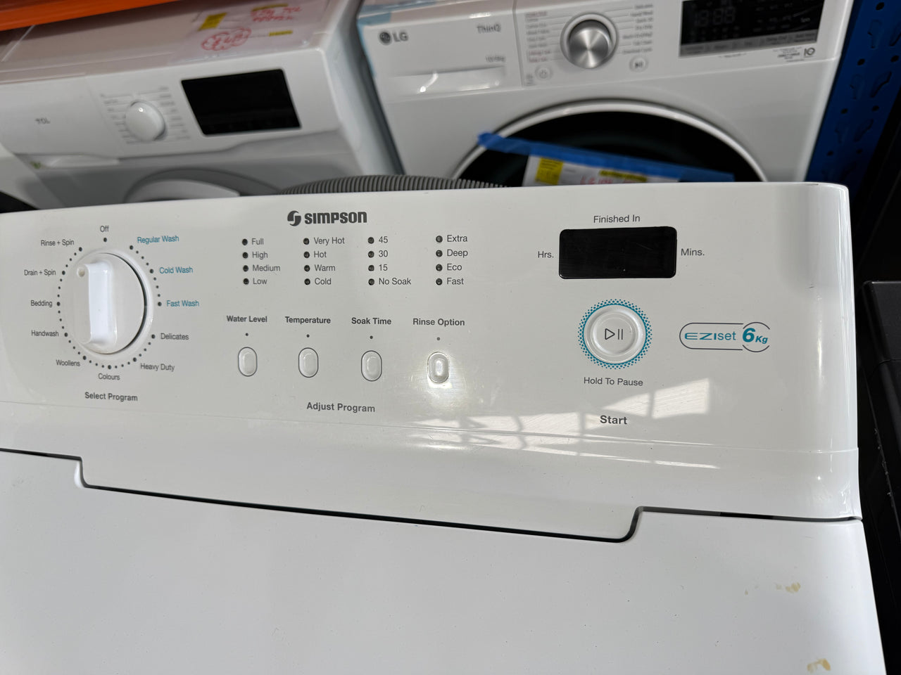 Second hand Simpson 6kg Top Load Washing Machine – White SWT6042