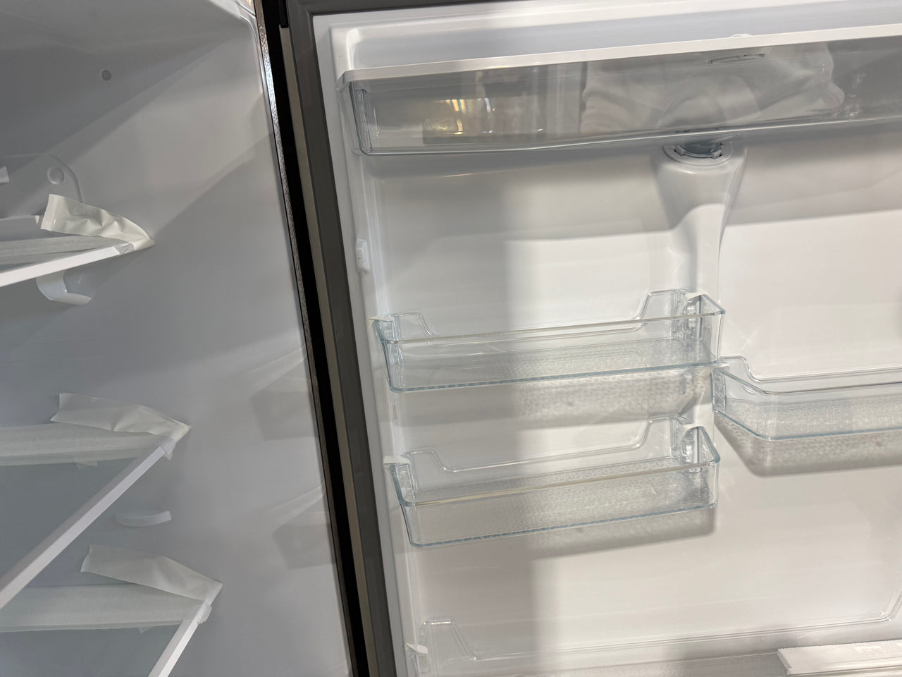 Transportation damaged Hisense 496L Top Mount refrigerator HRTF496SW