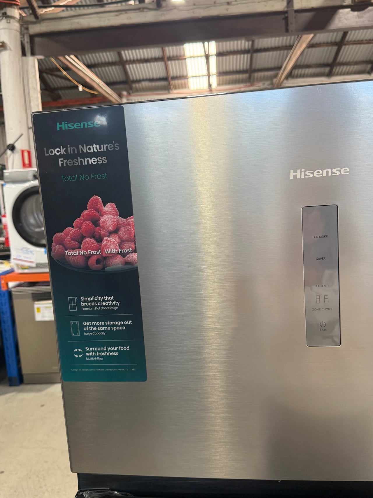 Transportation damaged Hisense 496L Top Mount refrigerator HRTF496SW