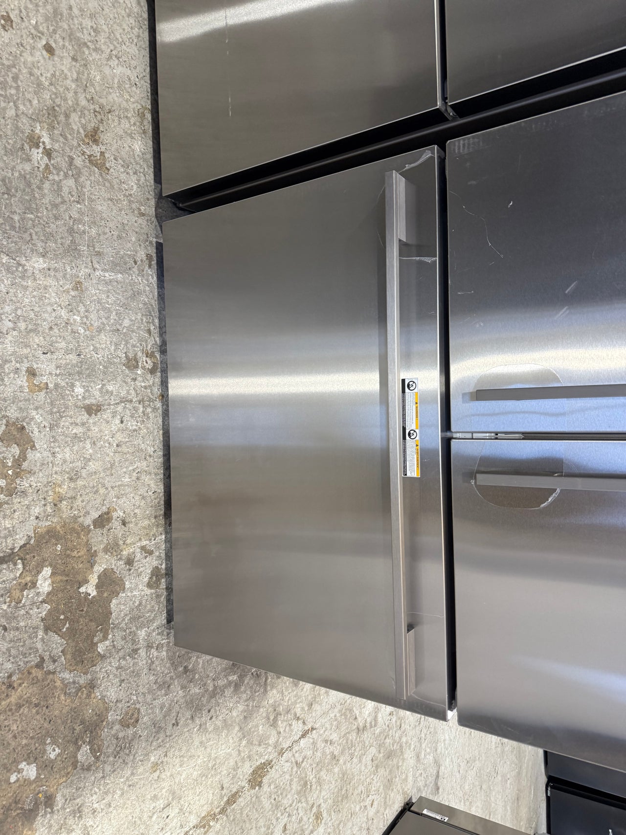 Factory second Fisher&Paykel RF610ADUX5 569L French Door Refrigerator