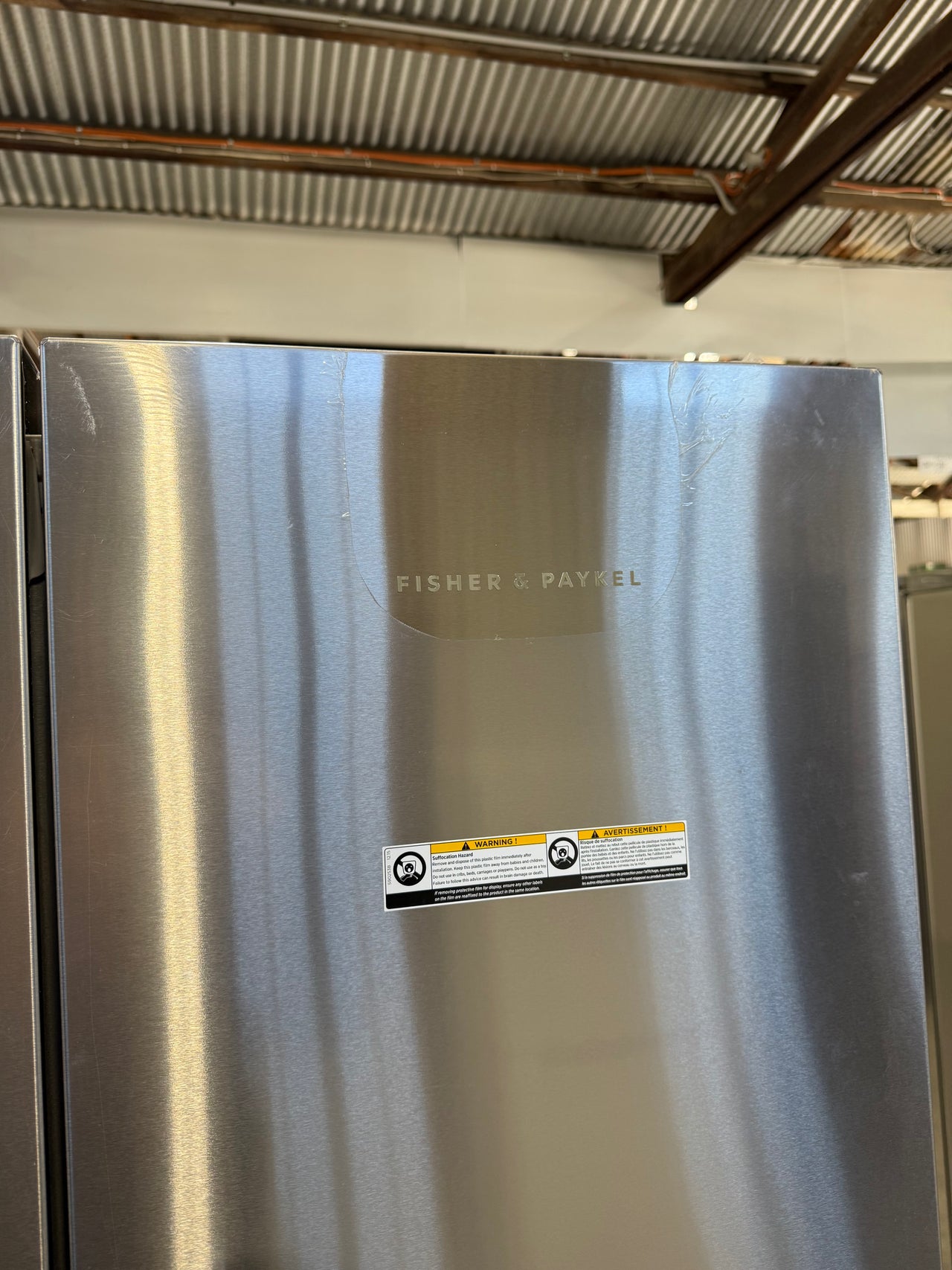 Factory second Fisher&Paykel RF610ADUX5 569L French Door Refrigerator