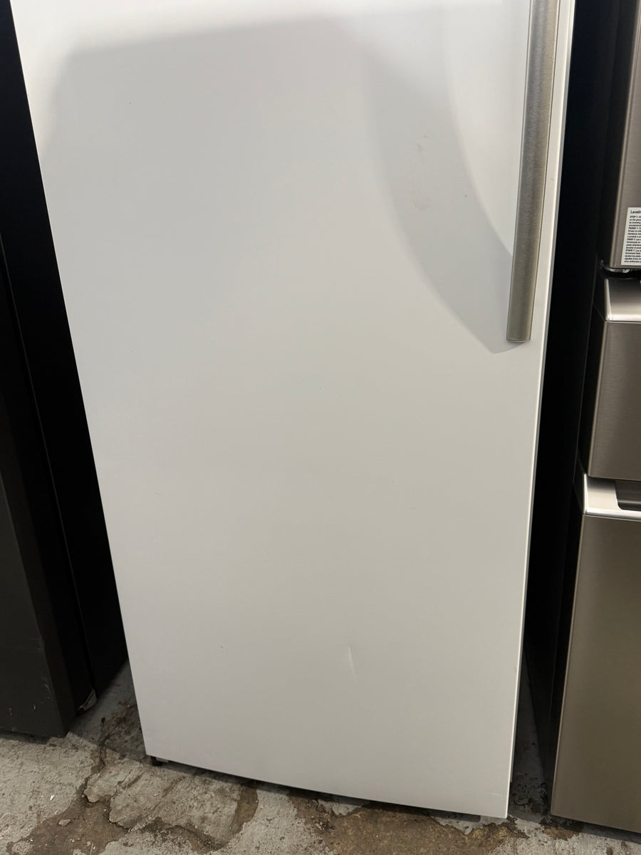 Factory second Hisense 254L Frost Free Upright Freezer – HRVF254