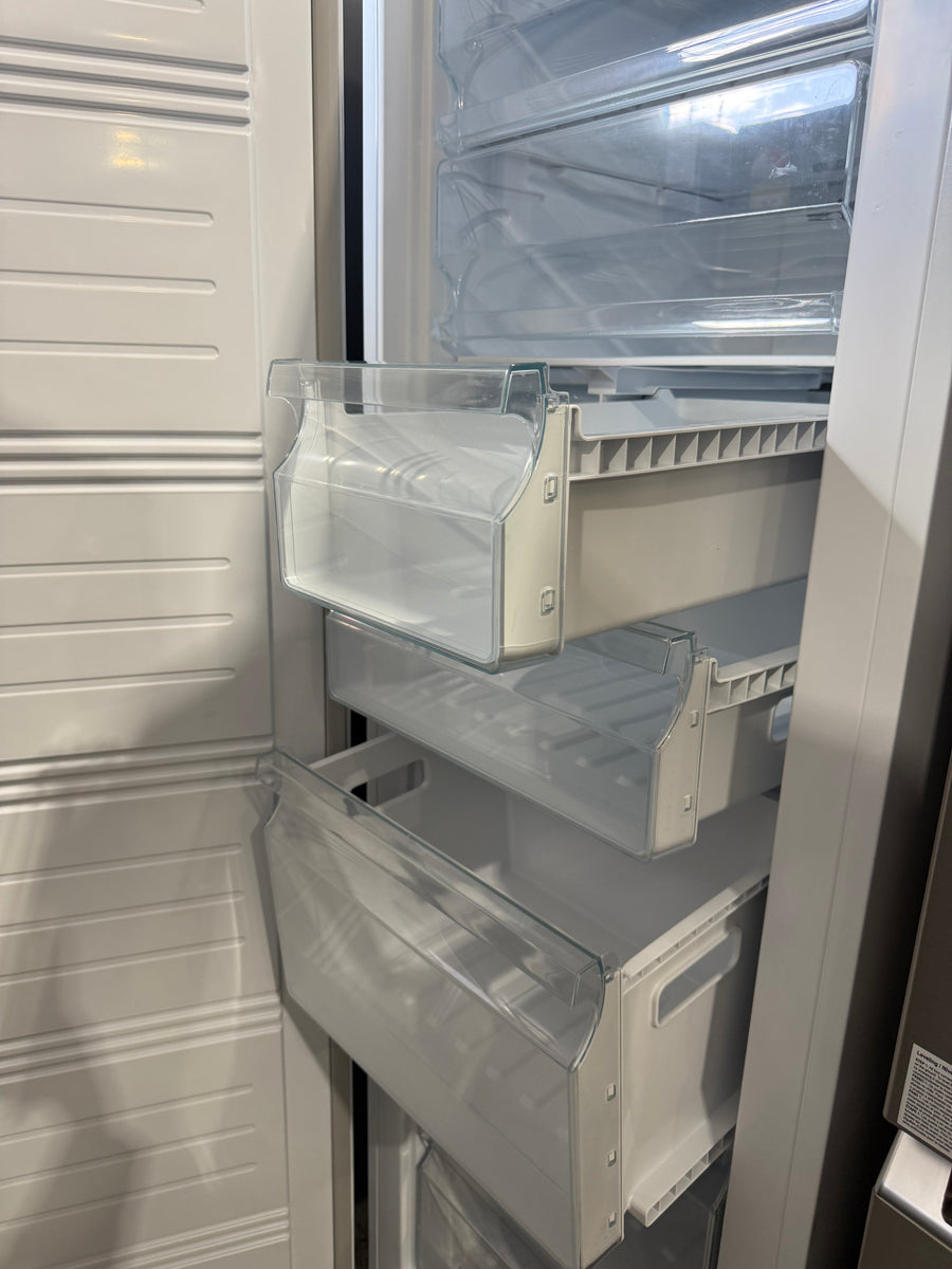 Factory second Hisense 254L Frost Free Upright Freezer – HRVF254