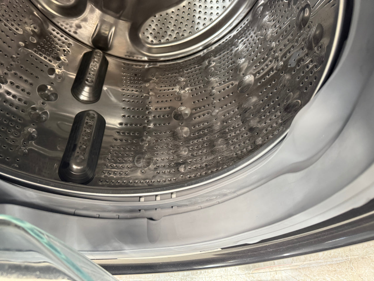 Factory second LG WashTower™ 17kg Washer & 10kg Heat Pump Dryer Combo – Black Steel WWT1710-B