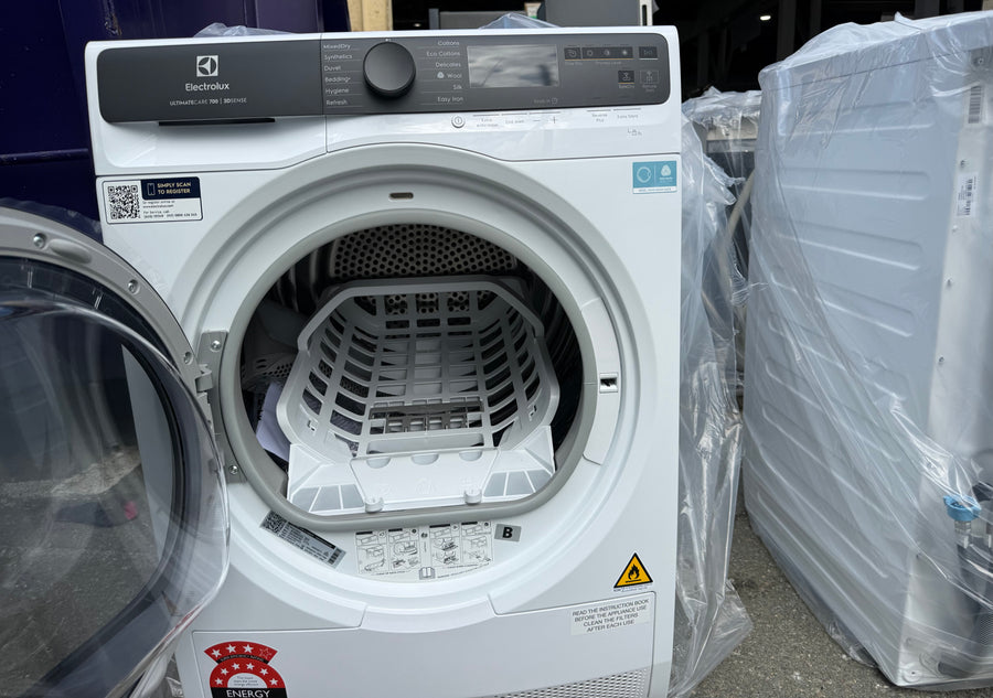 Factory second Electrolux UltimateCare 700 Matching Laundry Set – 12kg Washer + 8kg Heat Pump Dryer