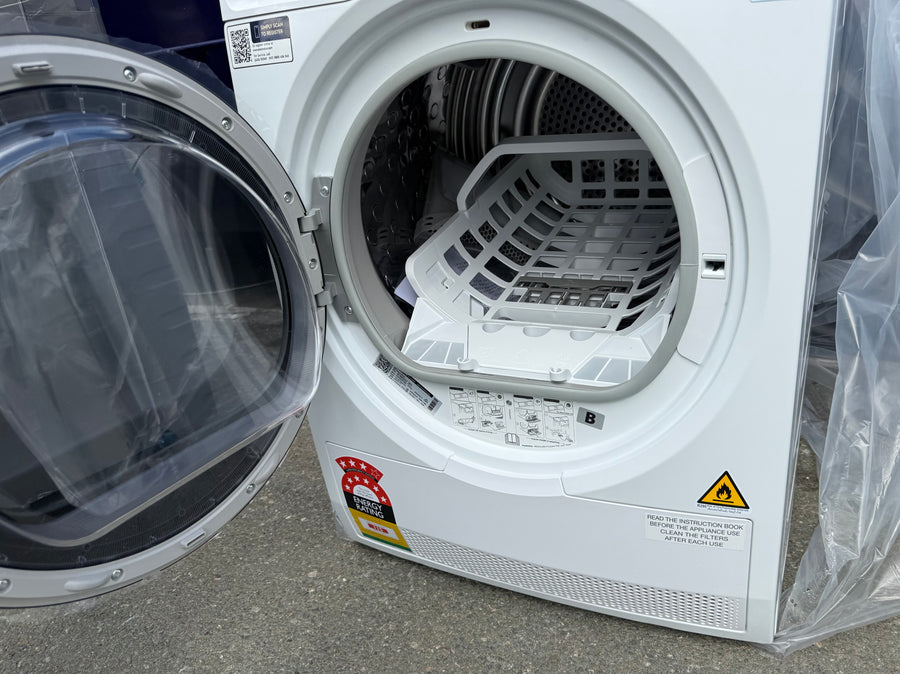 Factory second Electrolux 8kg UltimateCare 700 Heat Pump Dryer – EDH803R7WC