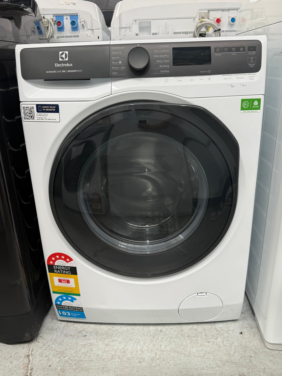 Factory second Electrolux UltimateCare 700 Matching Laundry Set – 12kg Washer + 8kg Heat Pump Dryer