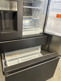 Thumbnail for Factory second Electrolux 609L 900 Series French Door Fridge – EHE6191BB