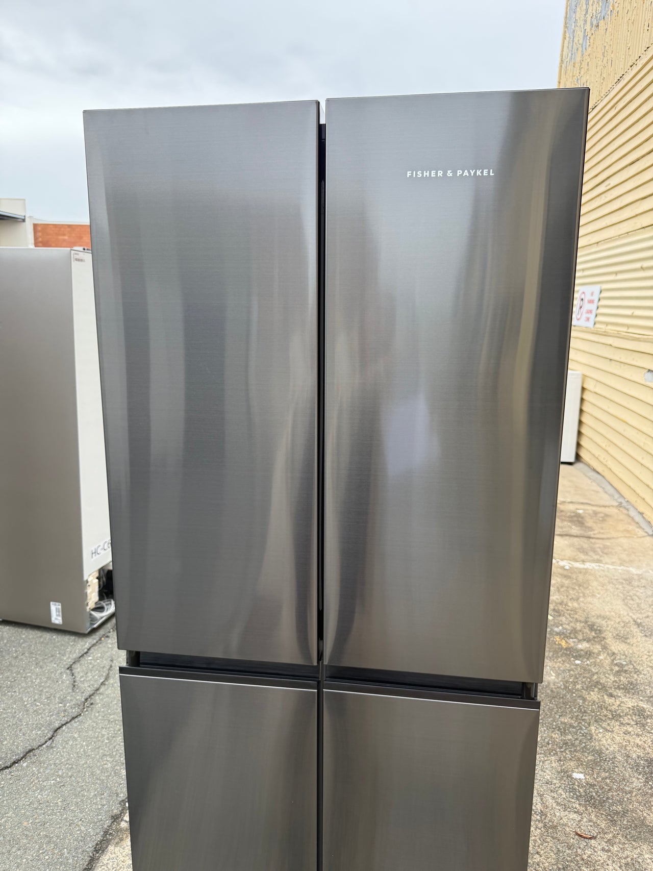 Factory Second Fisher&Paykel 498L Quad Door Refrigerator Model: RF500QNB1