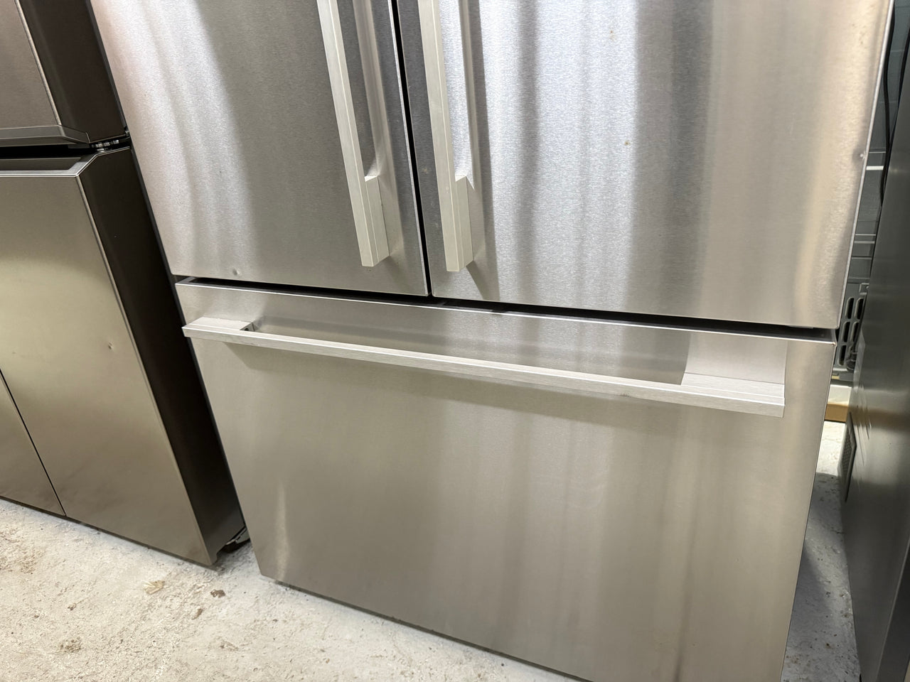 Factory second Fisher&Paykel RF610ADUX5 569L French Door Refrigerator