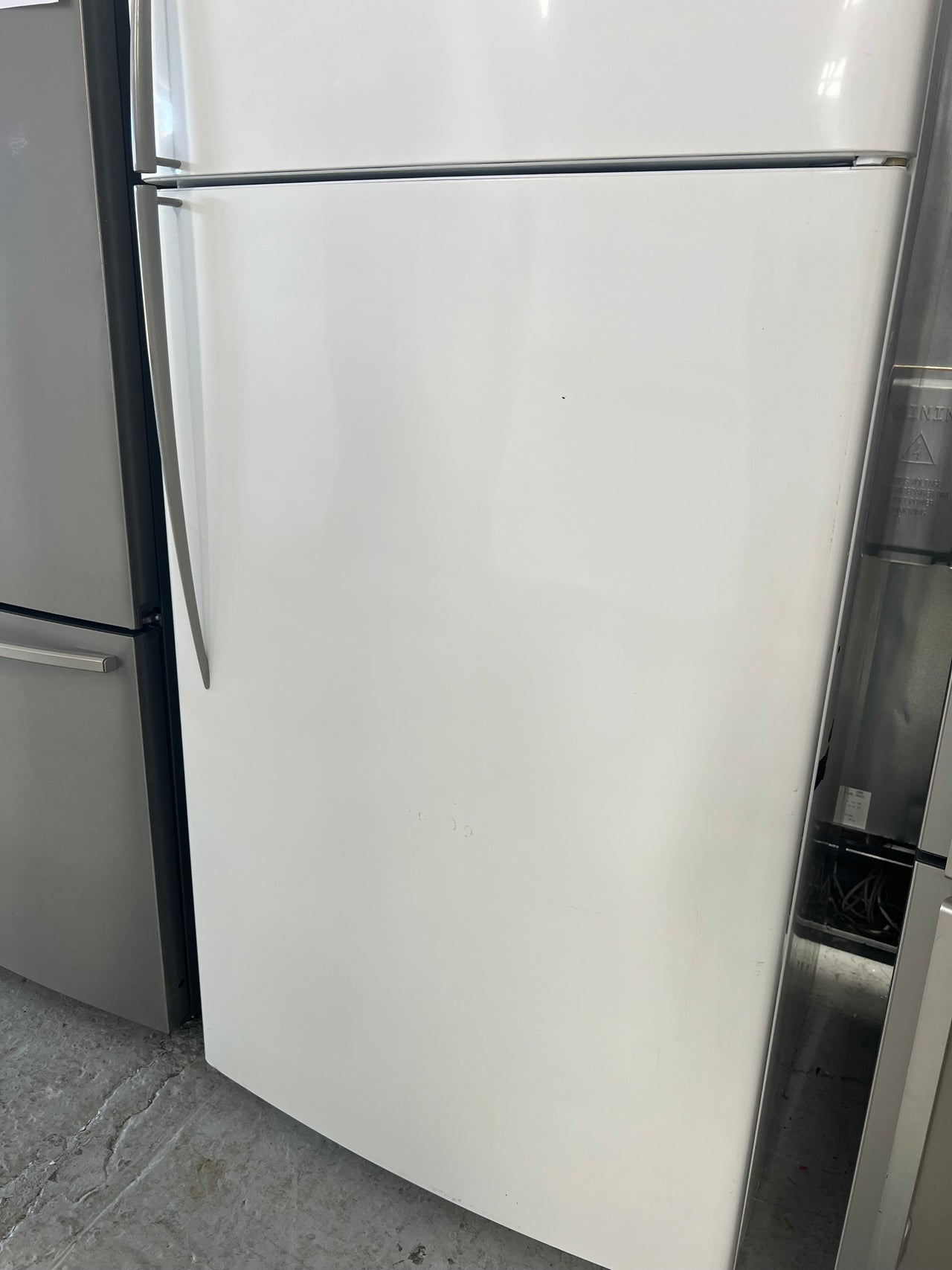 Second hand 517l Fisher&Paykel E521T top mounted refrigerator - Second Hand Appliances Geebung